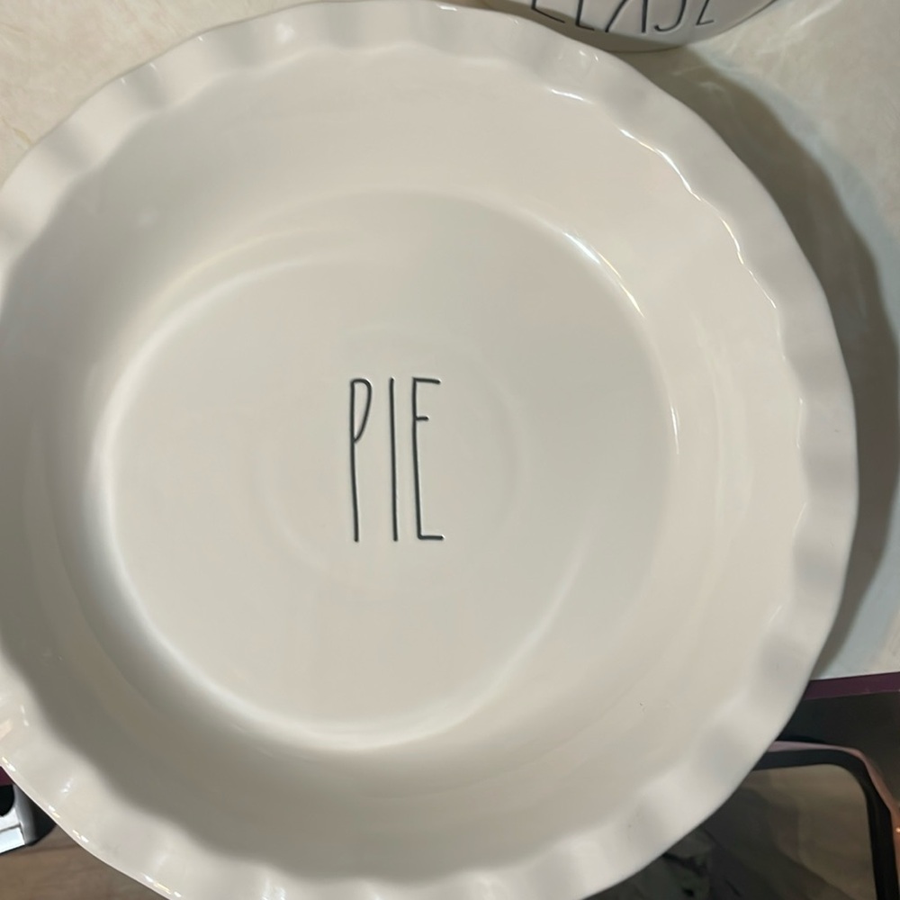 Pie plate Rae Dunn